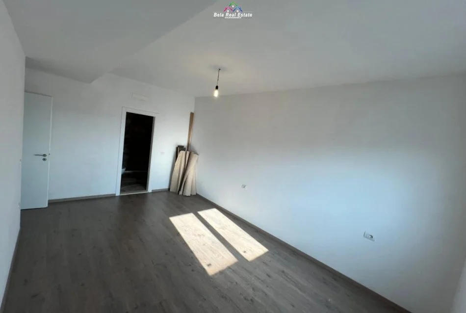 Tirane, jepet me qera ambjent biznesi Kati 7, 105 m² 500 € (Green Harmony)