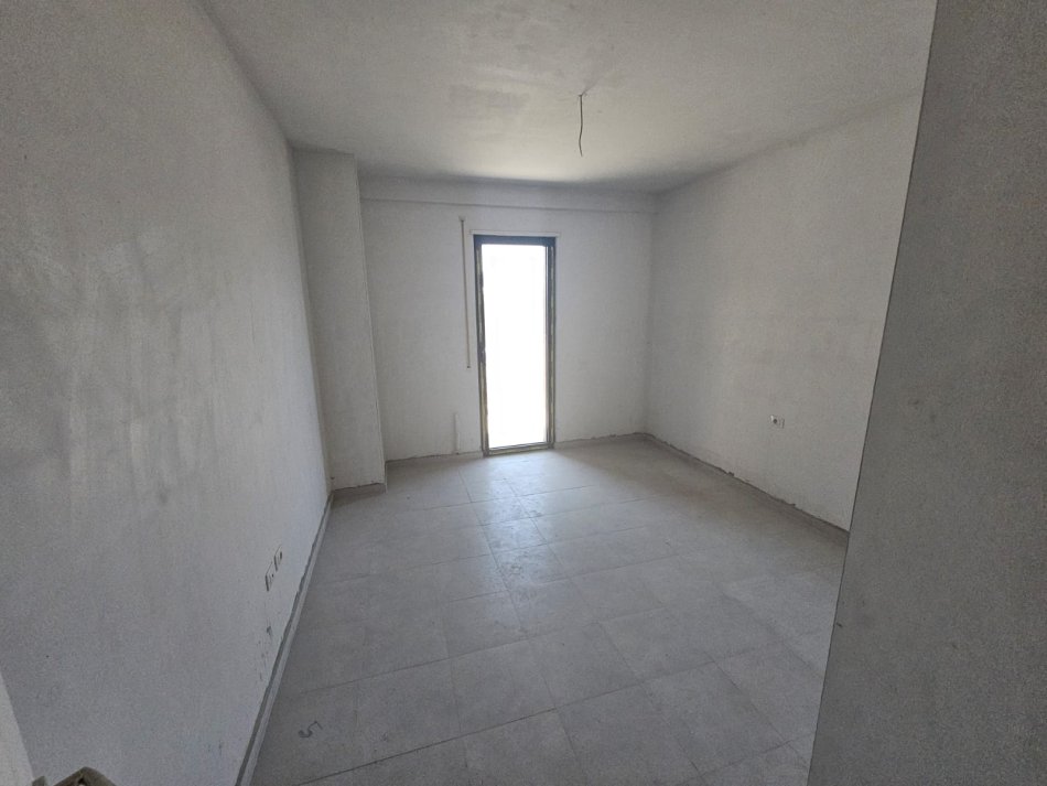 Tirane, jepet me qera zyre Kati 2, 100 m² 550 € (asl 2)