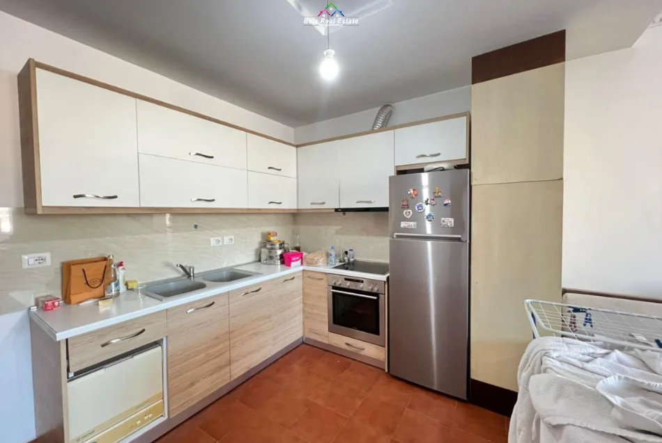 Tirane, jepet me qera apartament 1+1+Ballkon Kati 6, 65 m² 650 € (vasil shanto)
