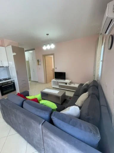 Tirane, jepet me qera apartament 1+1+Aneks+Ballkon Kati 3, 70 m² 480 € (zogu i zi)