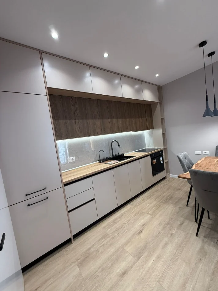 Tirane, jepet me qera apartament Kati 8, 50 m² 450 € (bulevardi migjeni)