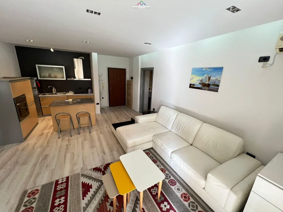 Tirane, jepet me qera apartament 1+1+Ballkon Kati 8, 65 m² 750 € (Rruga e Elbasanit)