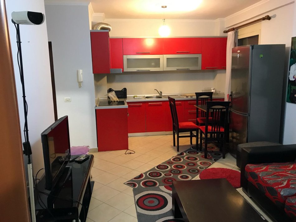 Tirane, jepet me qera apartament 1+1+Ballkon Kati 6, 52 m² 500 € (vasil shanto)