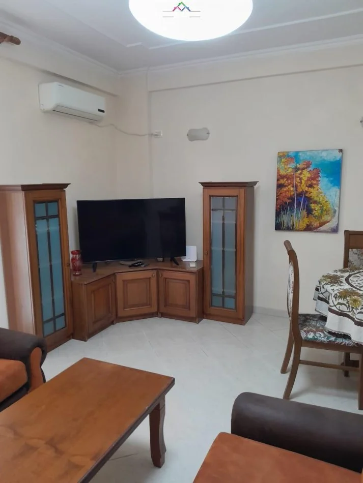 Tirane, jepet me qera apartament 2+1 Kati 5, 100 m² 550 € (Qender, prane Pazarit te Ri)