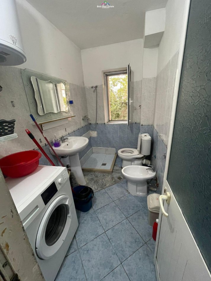 Tirane, jepet me qera apartament 1+1+Ballkon Kati 2, 50 m² 320 € (todi shkurti)