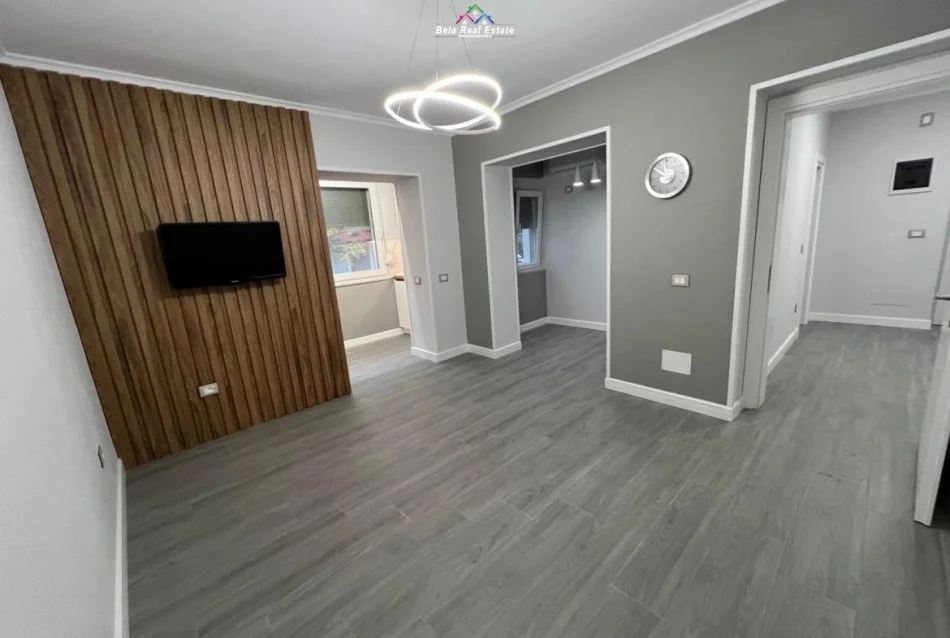 Tirane, jepet me qera zyre Kati 1, 60 m² 600 € (Shkolla E Kuqe)