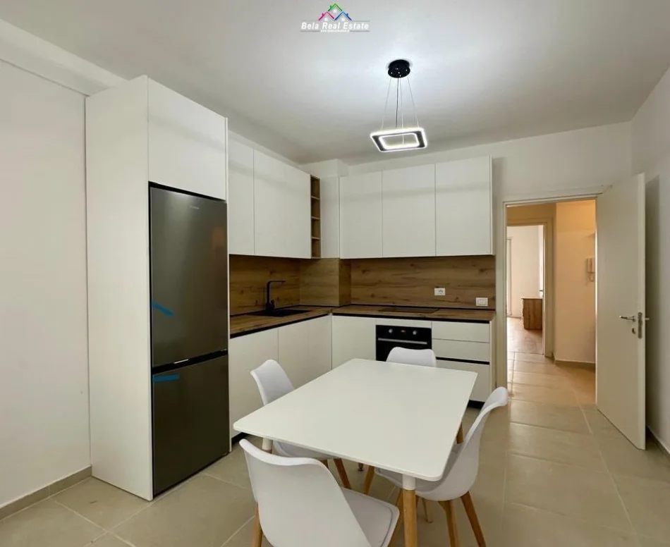 Tirane, jepet me qera apartament 2+1 Kati 4, 98 m² 500 € (univers city)