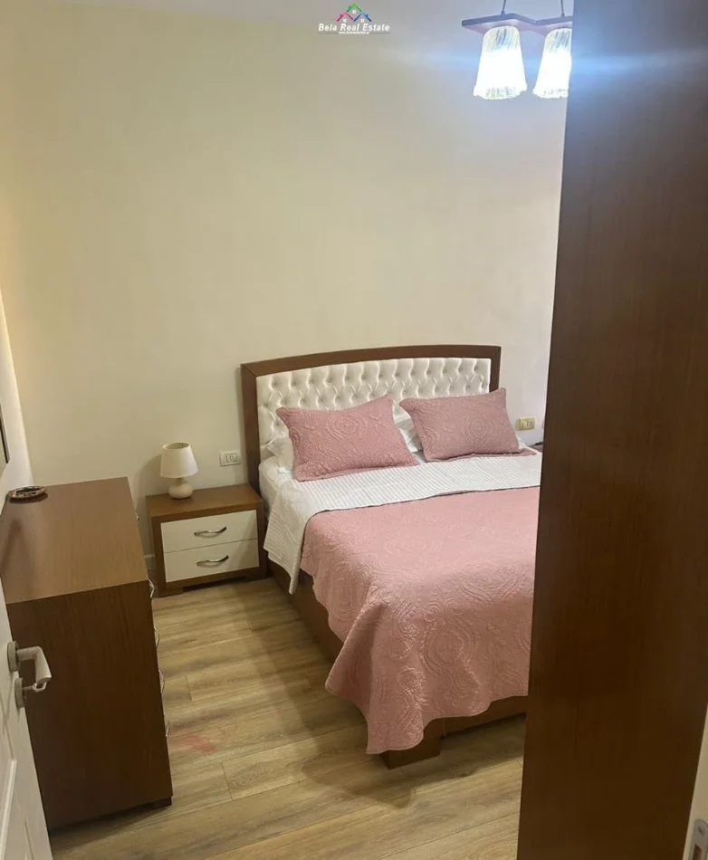 Tirane, jepet me qera apartament 2+1 Kati 4, 87 m² 700 € (liqeni i thate)