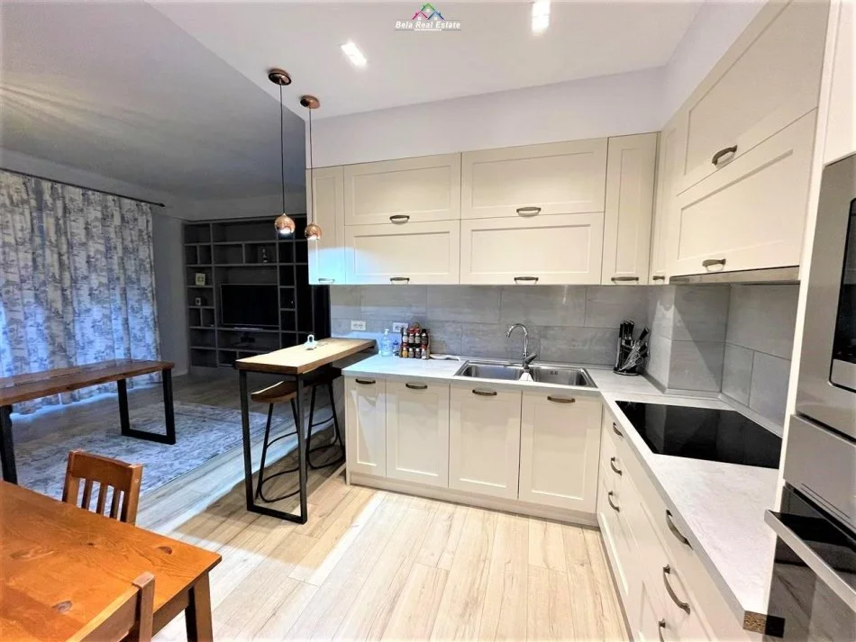 Tirane, jepet me qera apartament 1+1 Kati 3, 75 m² 500 € (Kopshti Botanik, prane Xhamise)