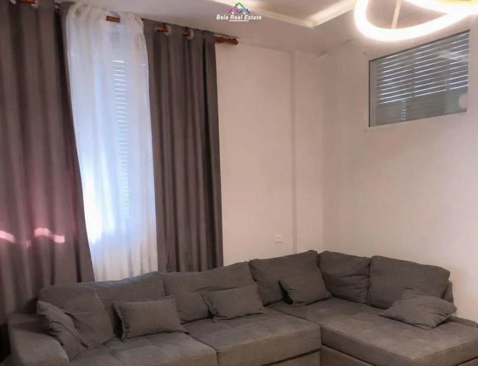 Tirane, jepet me qera apartament 1+1+Ballkon Kati 1, 56 m² 550 € (hamdu garunja)