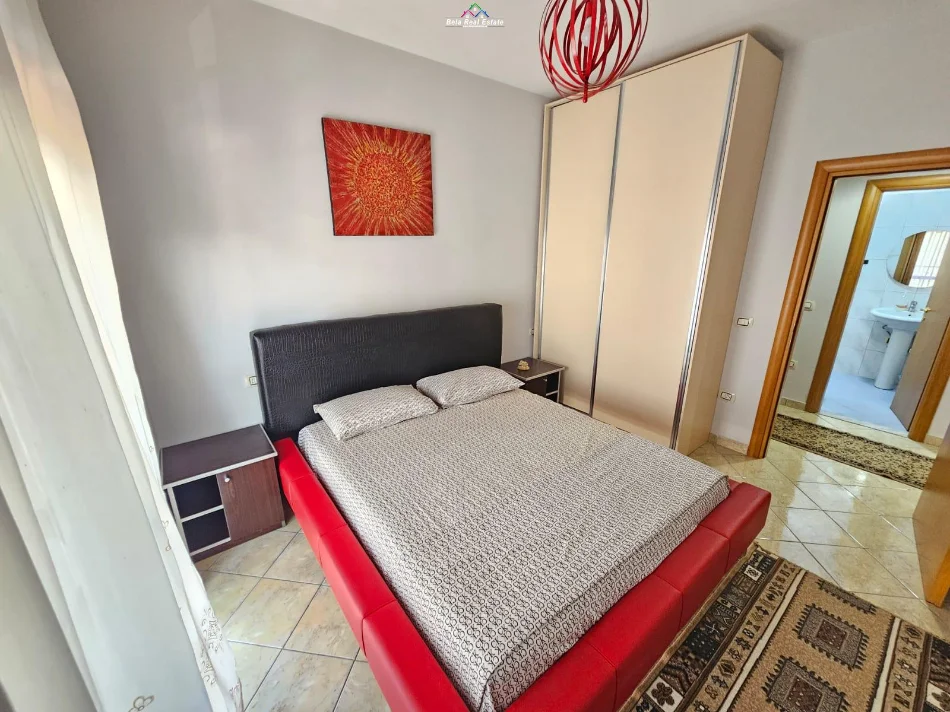 Tirane, jepet me qera apartament 2+1 Kati 5, 90 m² 680 € (frosina plaku)