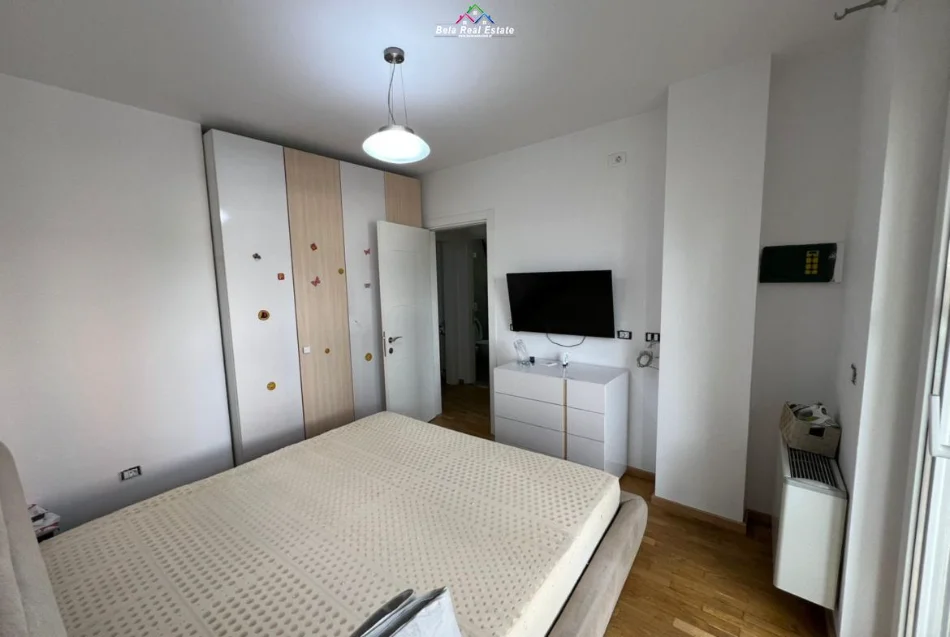 Tirane, jepet me qera 2+1 Kati 4, 115 m² 900 € (rruga elbasanit)