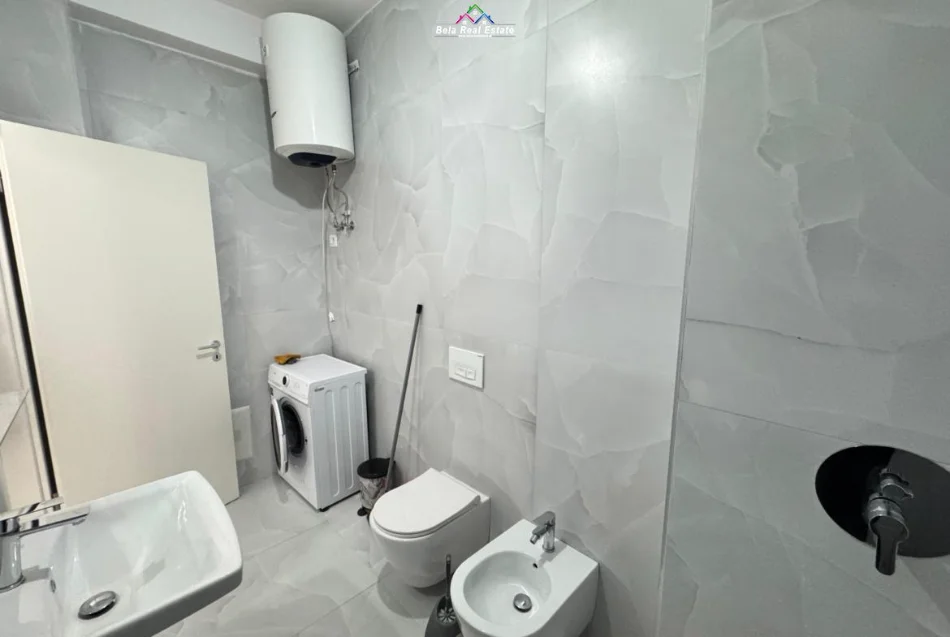 Tirane, jepet me qera apartament 1+1 Kati 5, 61 m² 410 € (ali demi)