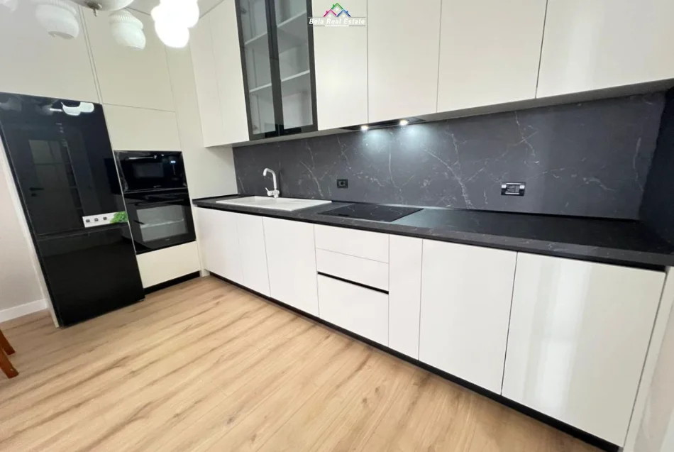 Tirane, jepet me qera apartament 2+1 Kati 5, 130 m² 875 € (21 dhjetori)
