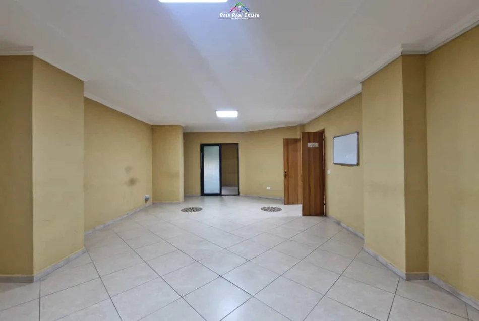 Tirane, jepet me qera zyre Kati 3, 160 m² 1.270 € (qender)