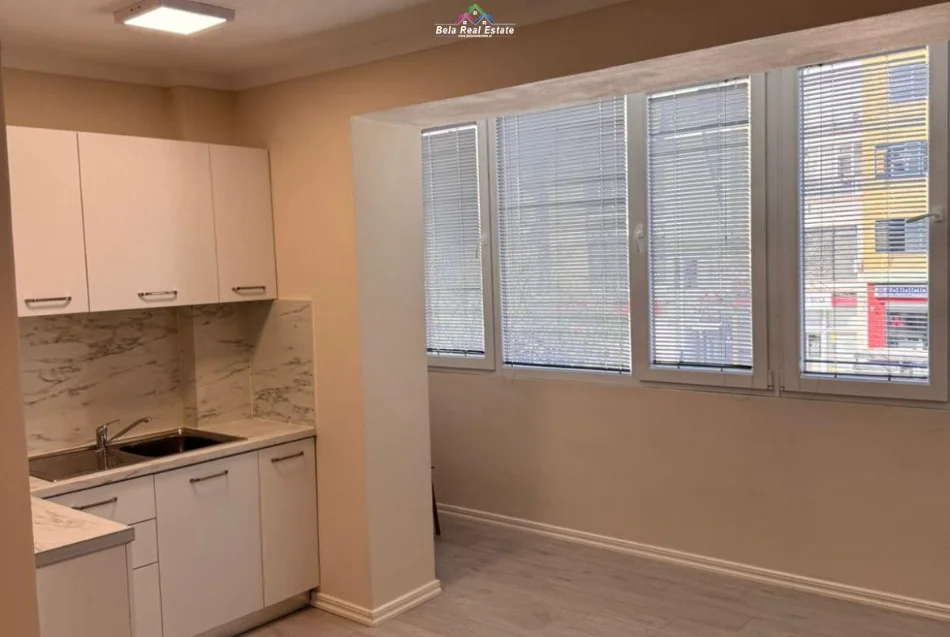 Tirane, jepet me qera zyre Kati 2, 70 m² 800 € (21 dhjetori)