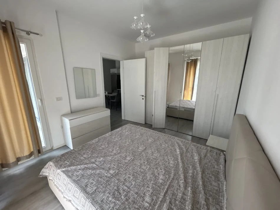 Tirane, jepet me qera apartament 1+1+Ballkon Kati 3, 80 m² 700 € (5 maji)