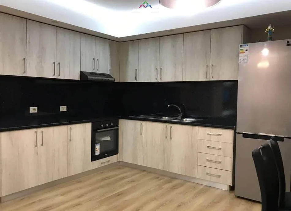 Tirane, jepet me qera apartament 1+1+Ballkon Kati 2, 73 m² 720 € (myslym shyr)