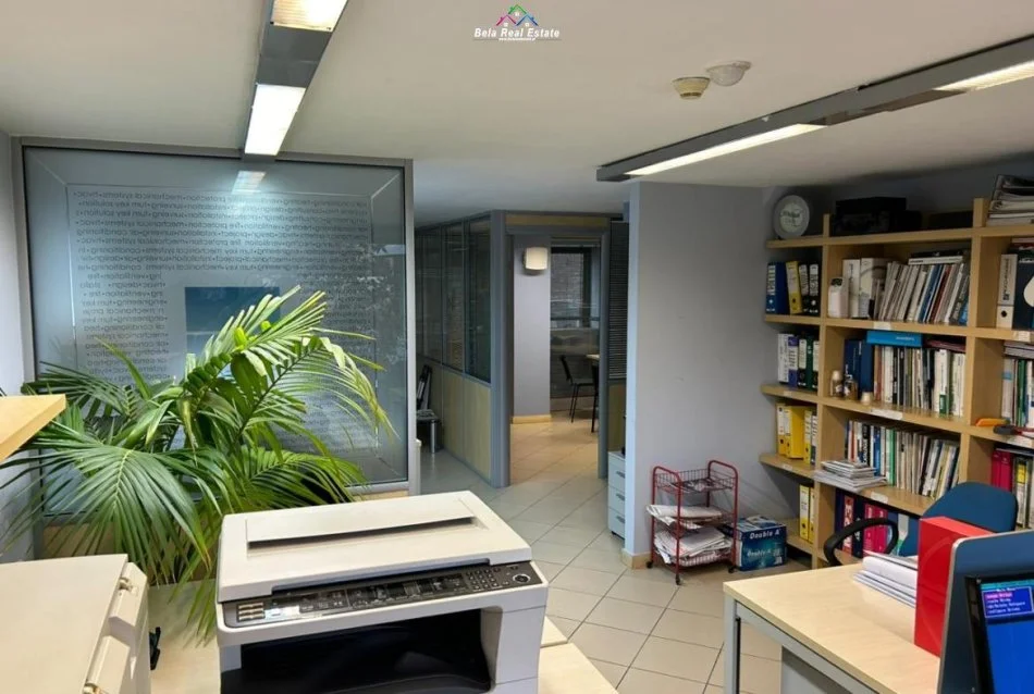 Tirane, jepet me qera zyre Kati 2, 220 m² 2.600 € (PAZARI I RI)