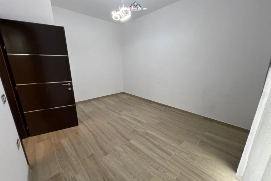 Tirane, jepet me qera Vile 3+1+Ballkon , 100 m² 680 € (shkoze)