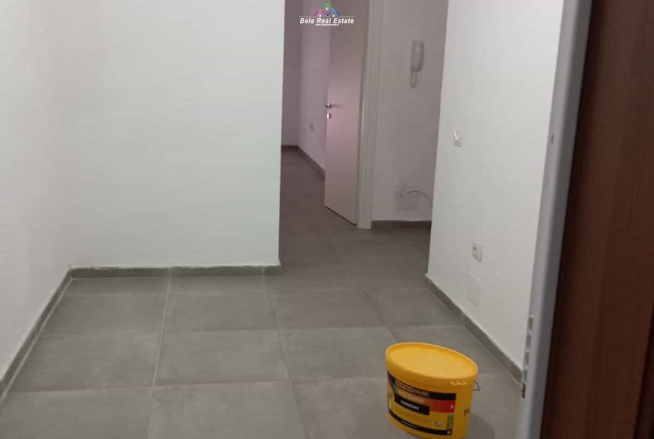 Tirane, jepet me qera zyre Kati 4, 105 m² 510 € (Rruga 5 Maj)