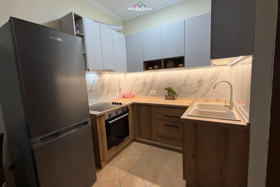Shqiperi, jepet me qera apartament 1+1 Kati 4, 60 m² 500 € (ish restorant durresi)