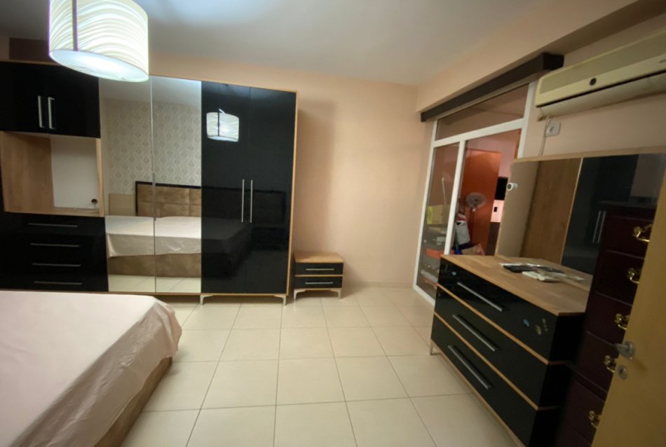 Tirane, jepet me qera apartament 2+1+Ballkon Kati 5, 100 m² 600 € (Selvia)