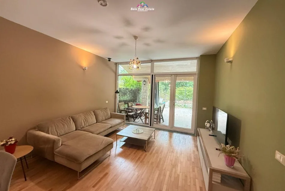 Tirane, jepet me qera apartament 2+1 Kati 1, 160 m² 1.000 € (secret garden residenc)