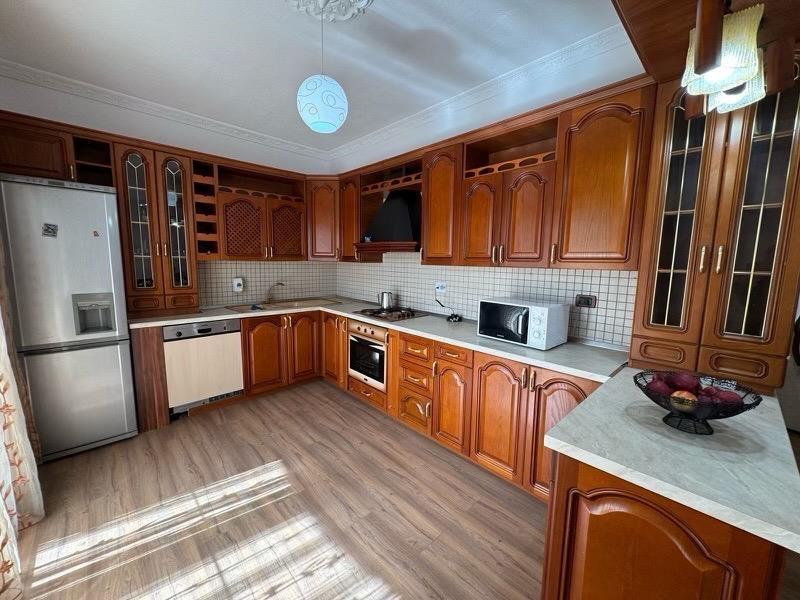 Tirane, jepet me qera apartament 3+1 Kati 2, 120 m² 600 € (SAUK I RI)