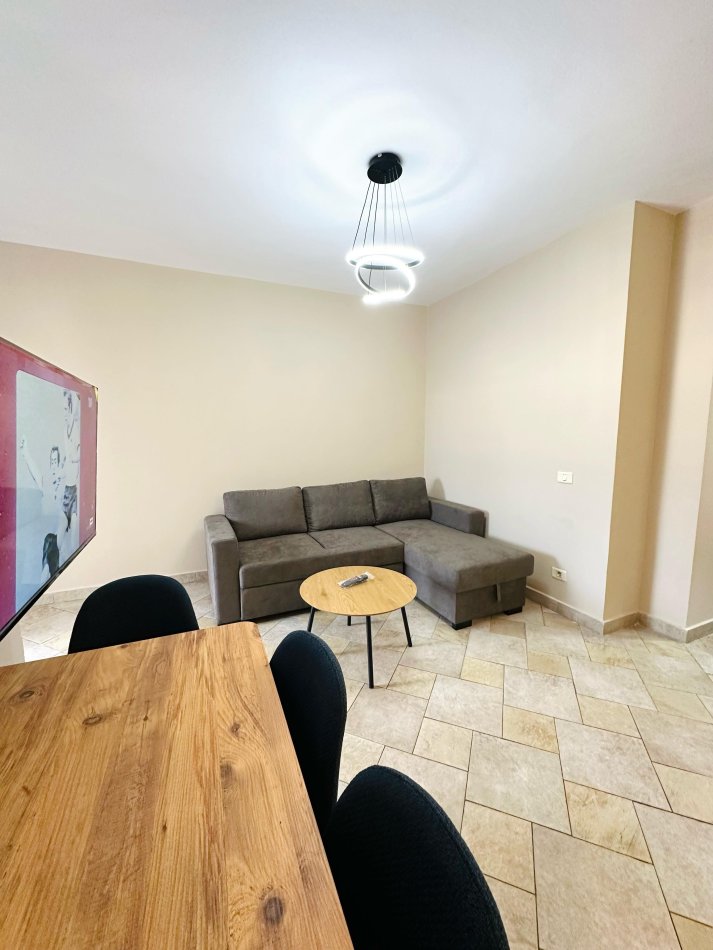 Tirane, jepet me qera apartament 1+1 Kati 15, 60 m² 600 € (Te 9-Katëshet)