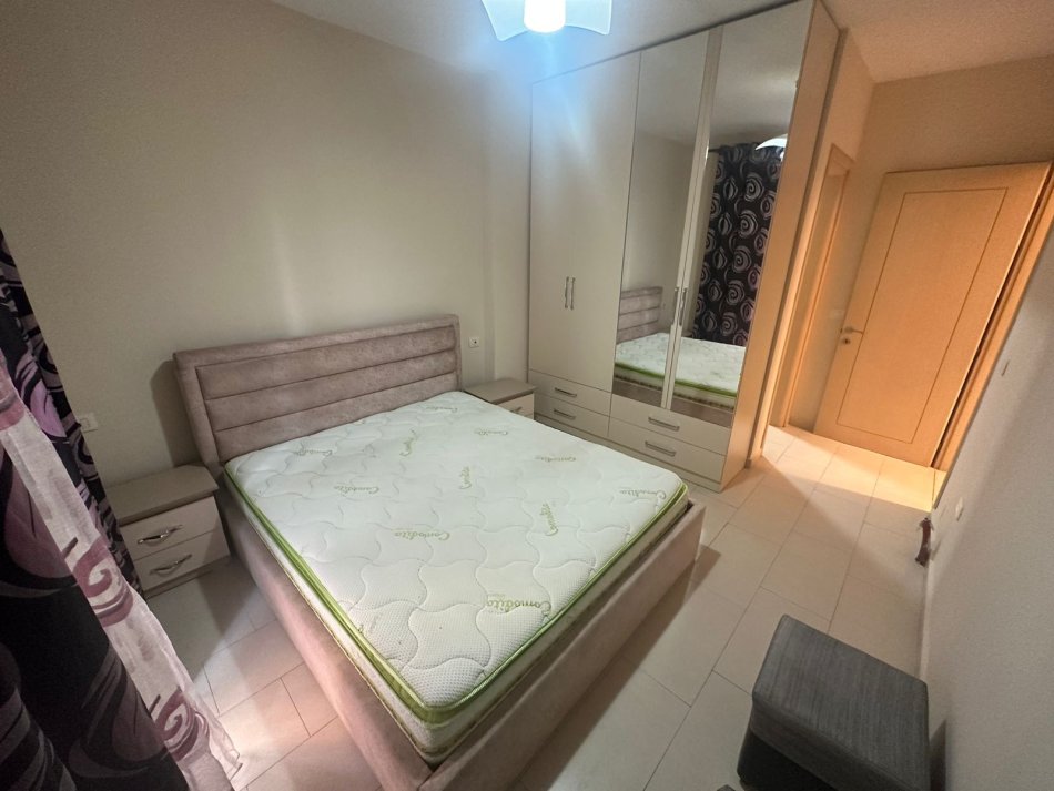 Tirane, jepet me qera apartament 2+1+Ballkon Kati 3, 110 m² 500 € (Astir)