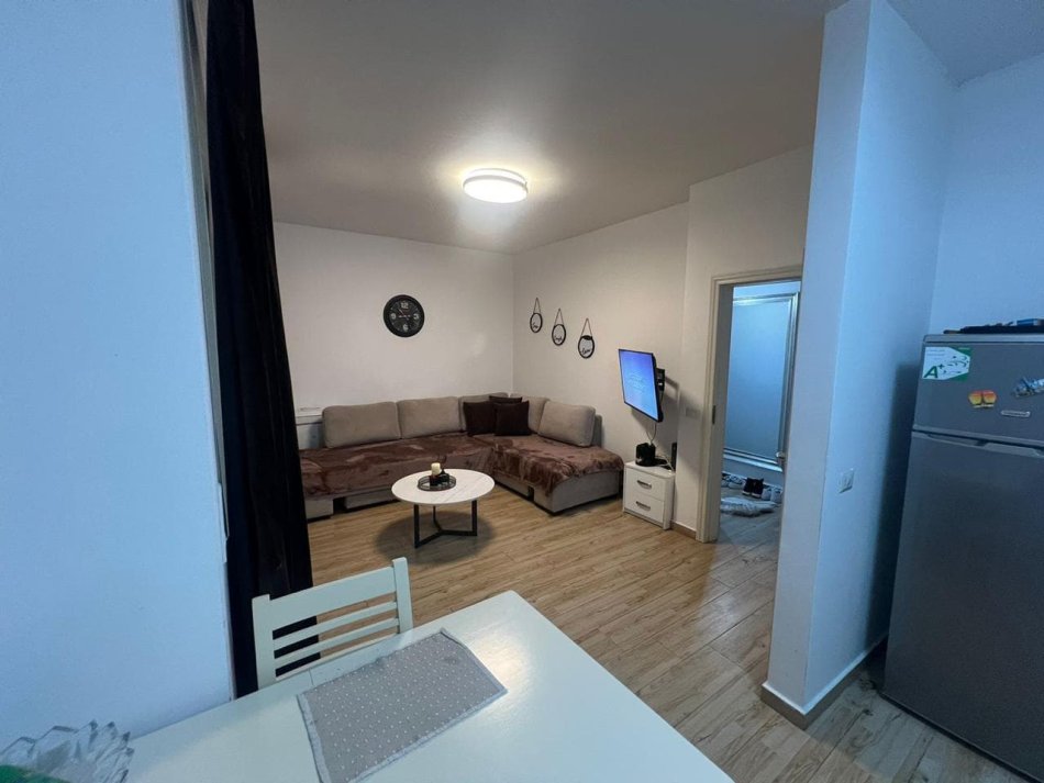 Shqiperi, jepet me qera apartament 1+1+Ballkon Kati 1, 790 m² 550 € (5 maji)