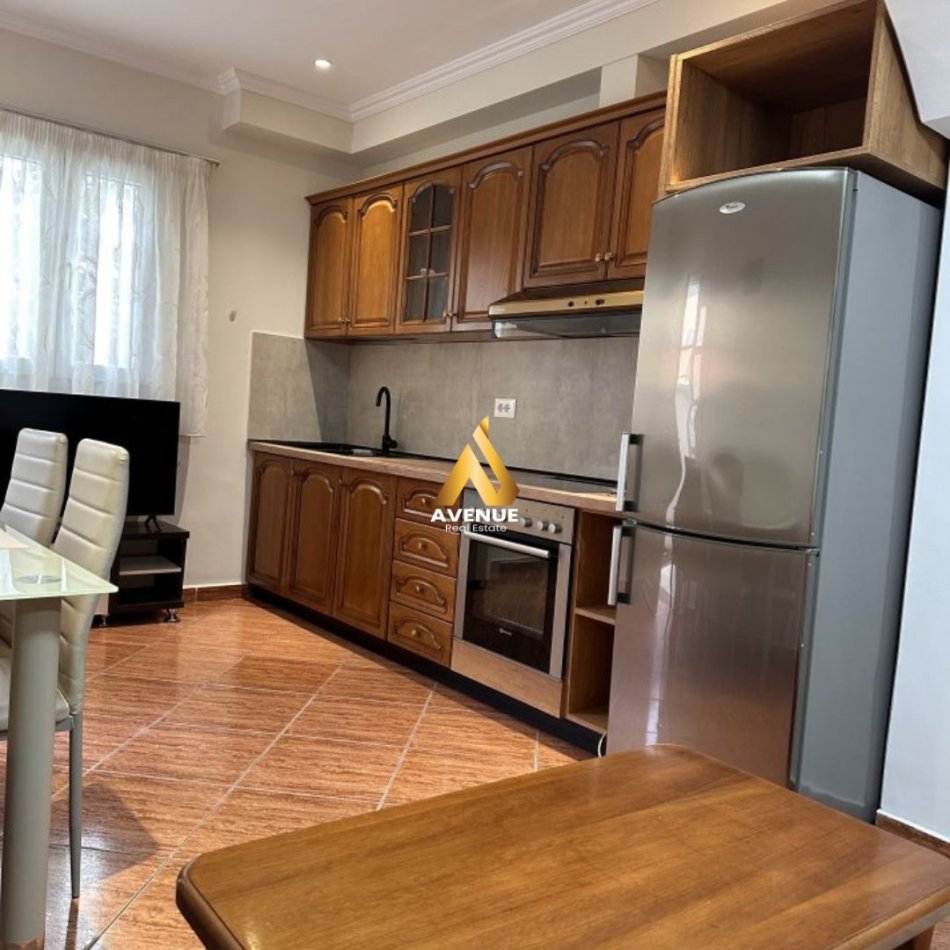 Tirane, jepet me qera apartament 1+1+Ballkon Kati 1, 60 m² 400 € (dervish luzha)