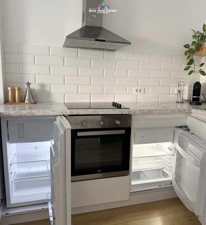 jepet me qera apartament 1+1 Kati 2, 65 m² 900 € (Rruga Panorama)