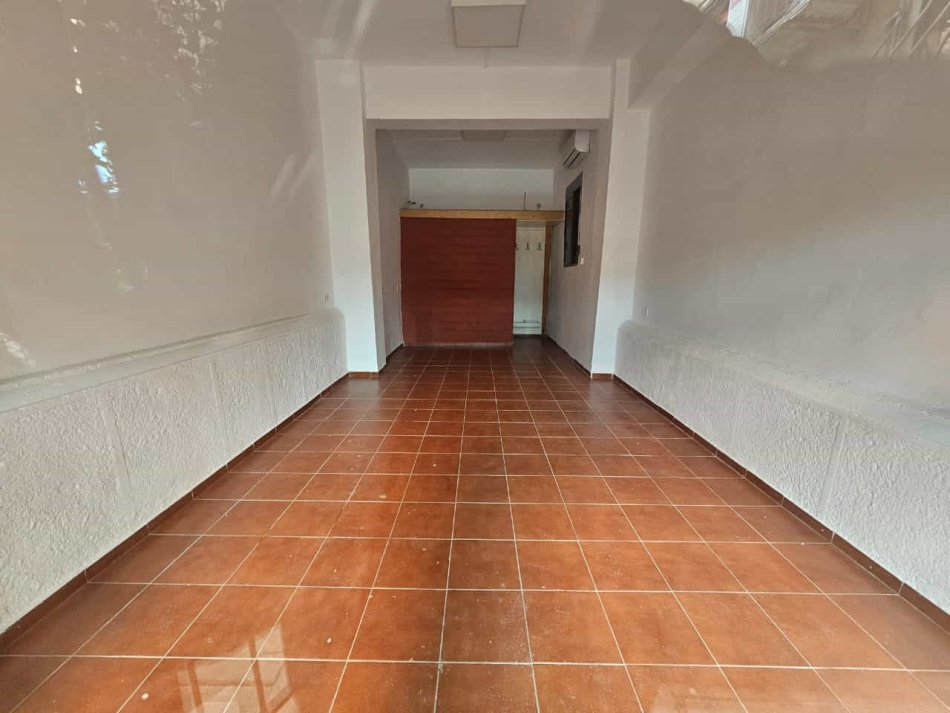 Tirane, jepet me qera dyqan Kati 0, 30 m² 800 € (Rruga e Elbasanit)