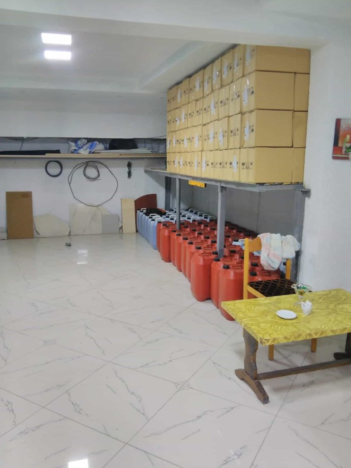 Tirane, jepet me qera dyqan Kati -1, 80 m² 520 € (Rruga Isuf Elezi)