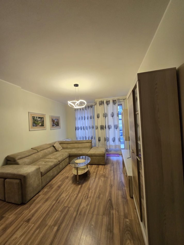 Tirane, jepet me qera apartament 3+1 Kati 5, 127 m² 770 € (Rruga Beniamin Kruta)