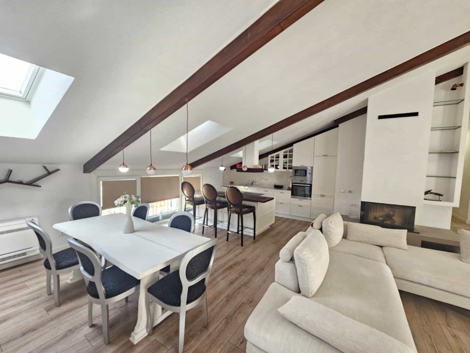 Tirane, jepet me qera apartament 3+1 Kati 3, 250 m² 2.200 € (Teg)