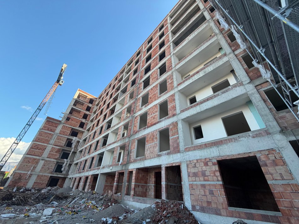 Tirane, shitet apartament 1+1+Ballkon Kati 8, 67 m² 53.700 € (Rrethi Ullirit Kamez)