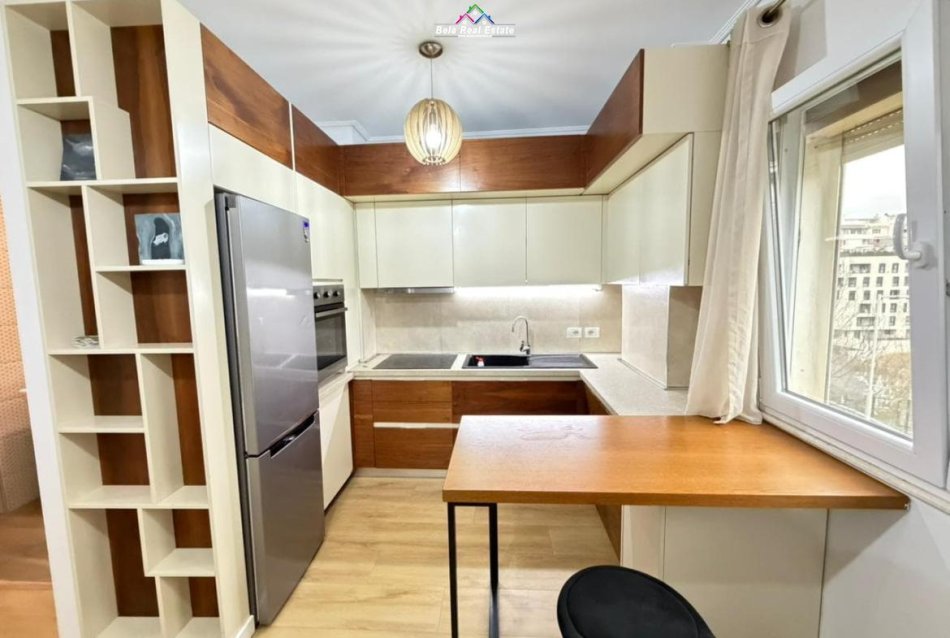 Tirane, jepet me qera apartament 2+1+Ballkon Kati 2, 101 m² 730 € (kopshti zologjik)