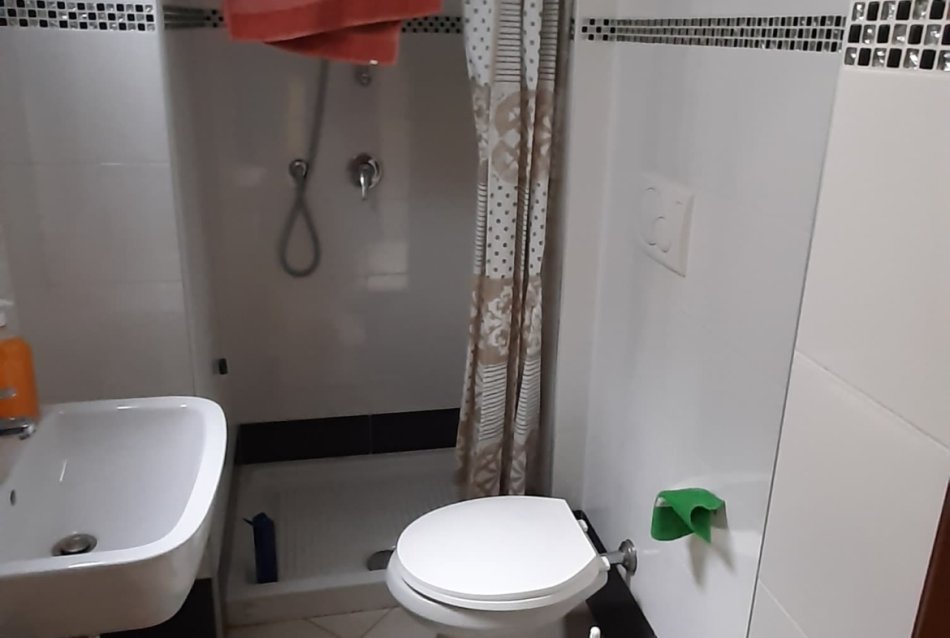 Tirane, jepet me qera garsonier 1+1 Kati 1, 36 m² 310 € (kinostudio)