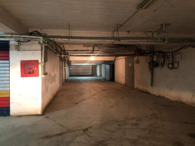 Tirane, shes 18 garazhe me qepen Kati -1, 350 m² 189.000 Euro (Astir, Vila L)