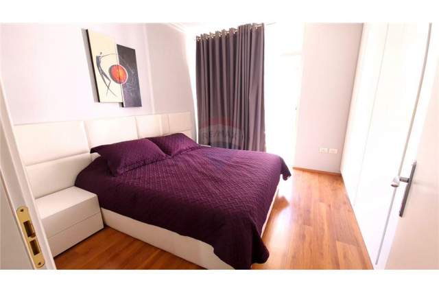 Tirane, jepet me qera apartament 1+1 65 m² 500 Euro (komuna e parisit)