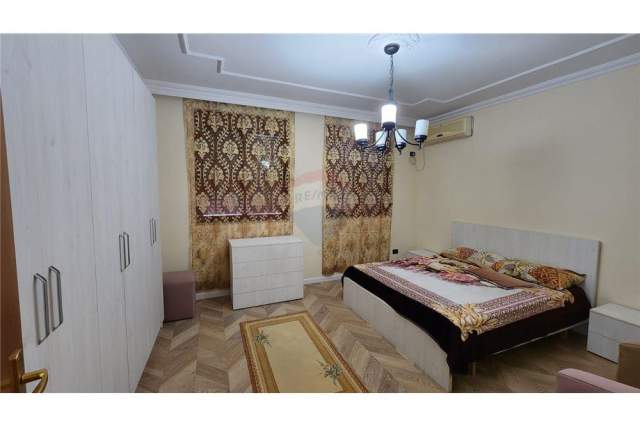 Tirane, jepet me qera apartament 3+1+BLK 150 m² 1.000 Euro (myslym shyr)