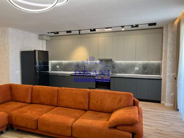 Tirane, jepet me qera apartament Kati 2, 900 Euro (Liqeni Artificial)