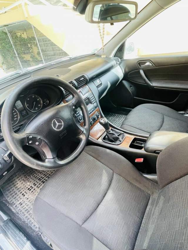 Tirane, shitet makine Mercedes-Benz C class Viti 2006, 6.000 Euro