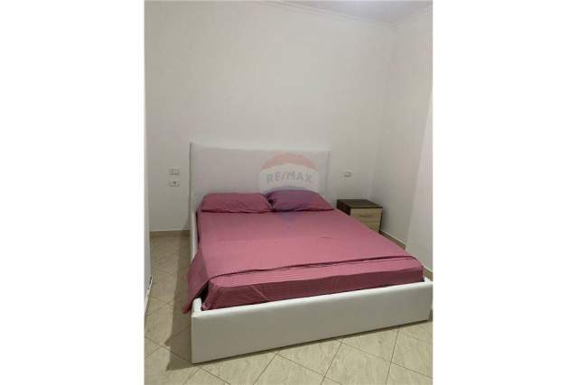 Tirane, jepet me qera apartament 1+1 Kati 3, 72 m² 400 Euro
