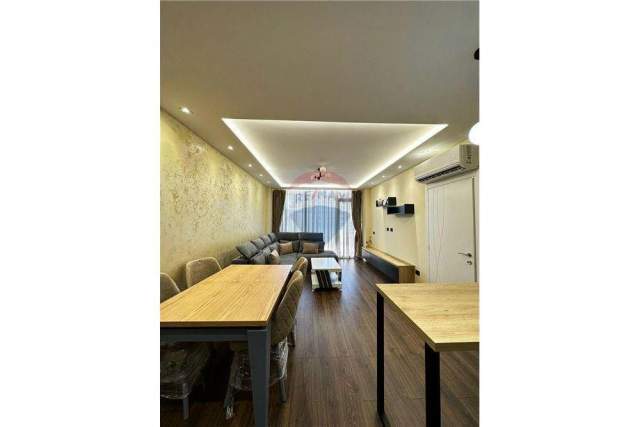 Tirane, jepet me qera apartament 1+1 Kati 5, 68 m² 550 Euro