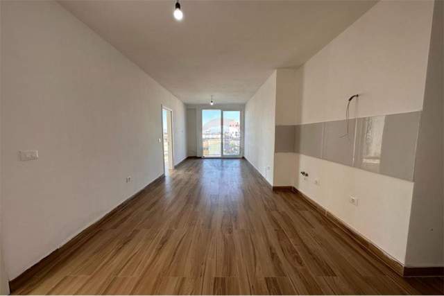 Pronari e mobilon sipas deshires tuaj. Tirane, jepet me qera apartament 2+1 Kati 5, 70 m² 450 Euro (Farmacia 10)
