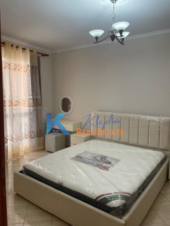 Tirane, jap me qera apartament 1+1+Ballkon Kati 4, 76 m² 650 € (1+1 per qira te Selvia)